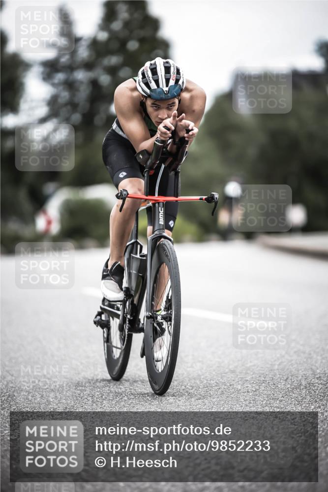 21.06.2026 - 29. Vierlanden-Triathlon H.Heesch http://msf.ph/oto/9852233 21.06.2026 12:05:59 Radfahren 248, 852, 927, 942, 963, 966 meine-sportfotos.de