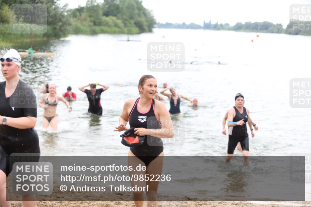 21.06.2026 - 29. Vierlanden-Triathlon Andreas Tolksdorf http://msf.ph/oto/9852236 21.06.2026 10:19:29 Schwimmen 498, 502, 518, 522, 523, 527, 534, 548, 566, 580, 581, 594, 603, 1357 meine-sportfotos.de