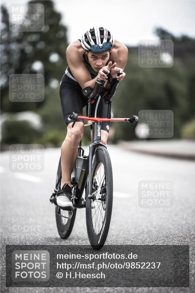 21.06.2026 - 29. Vierlanden-Triathlon H.Heesch http://msf.ph/oto/9852237 21.06.2026 12:05:59 Radfahren 248, 852, 927, 942, 963, 966 meine-sportfotos.de
