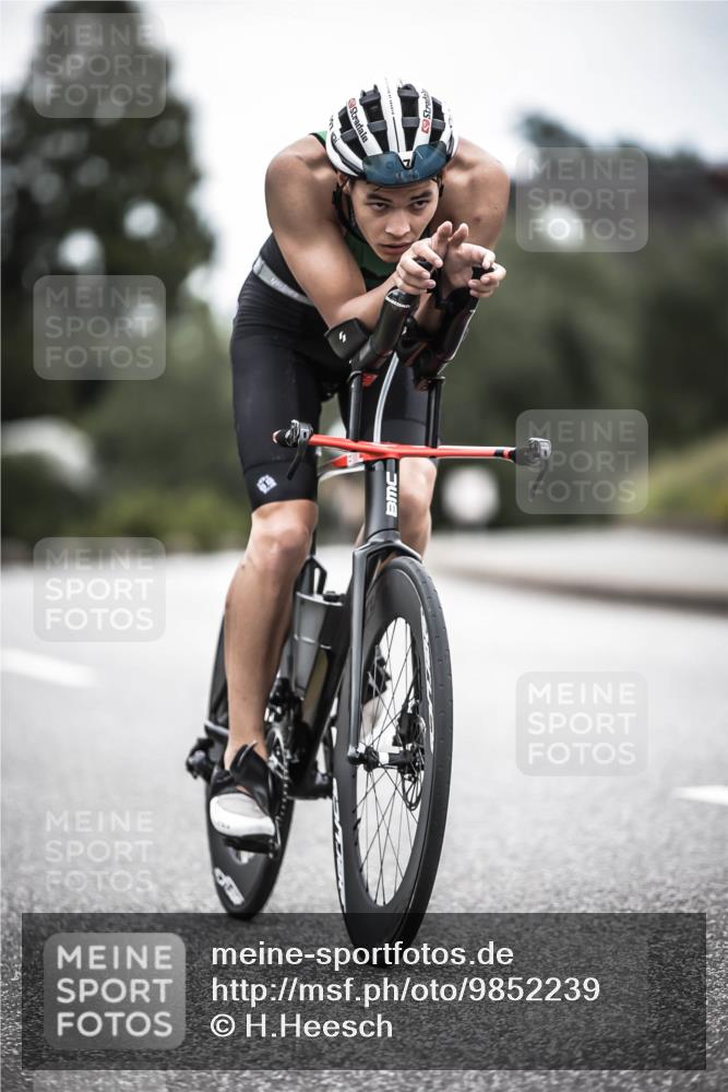 21.06.2026 - 29. Vierlanden-Triathlon H.Heesch http://msf.ph/oto/9852239 21.06.2026 12:05:59 Radfahren 248, 852, 927, 942, 963, 966 meine-sportfotos.de