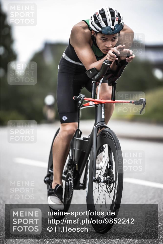 21.06.2026 - 29. Vierlanden-Triathlon H.Heesch http://msf.ph/oto/9852242 21.06.2026 12:05:59 Radfahren 248, 852, 927, 942, 963, 966 meine-sportfotos.de