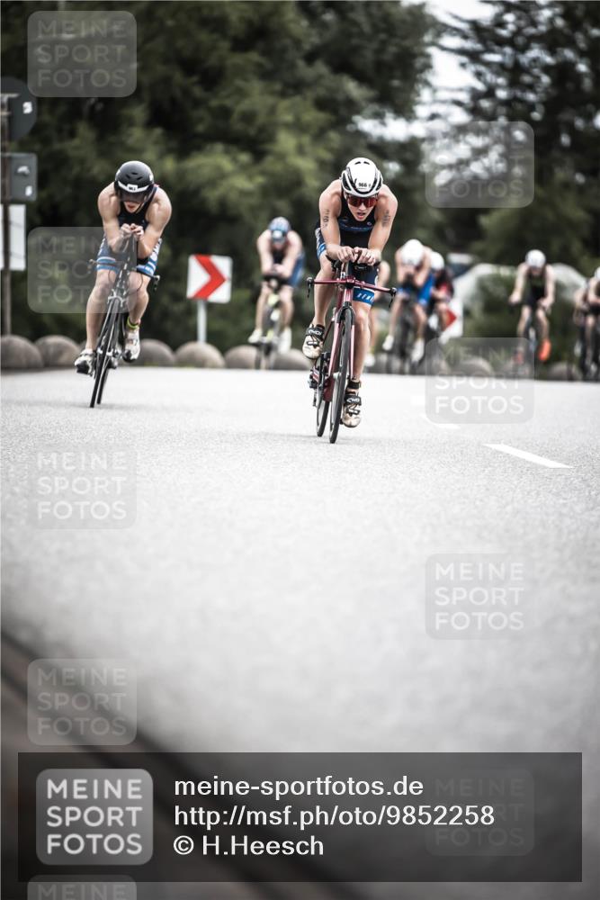 21.06.2026 - 29. Vierlanden-Triathlon H.Heesch http://msf.ph/oto/9852258 21.06.2026 12:06:06 Radfahren 248, 264, 706, 829, 913, 919, 941, 954, 956, 957, 963, 965, 966, 972, 975 meine-sportfotos.de