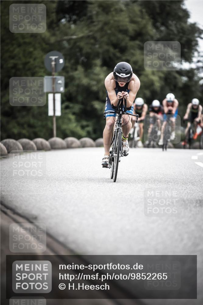 21.06.2026 - 29. Vierlanden-Triathlon H.Heesch http://msf.ph/oto/9852265 21.06.2026 12:06:07 Radfahren 248, 264, 706, 752, 829, 913, 919, 941, 954, 956, 957, 963, 965, 966, 972, 975 meine-sportfotos.de