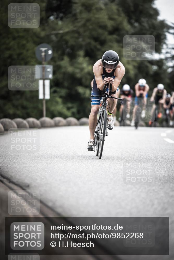 21.06.2026 - 29. Vierlanden-Triathlon H.Heesch http://msf.ph/oto/9852268 21.06.2026 12:06:07 Radfahren 248, 264, 706, 752, 829, 913, 919, 941, 954, 956, 957, 963, 965, 966, 972, 975 meine-sportfotos.de