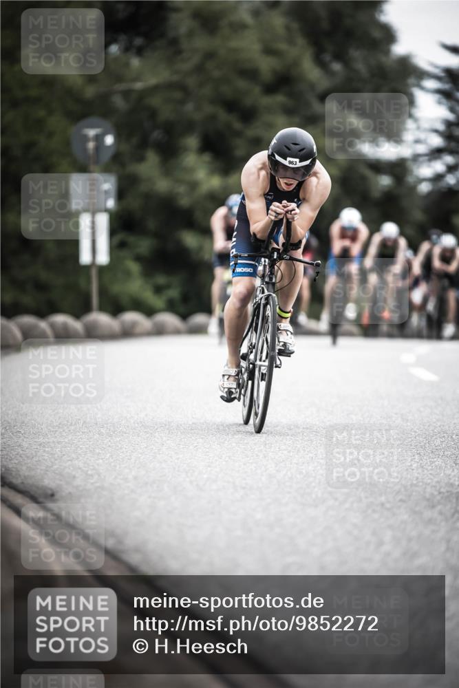 21.06.2026 - 29. Vierlanden-Triathlon H.Heesch http://msf.ph/oto/9852272 21.06.2026 12:06:07 Radfahren 248, 264, 706, 752, 829, 913, 919, 941, 954, 956, 957, 963, 965, 966, 972, 975 meine-sportfotos.de