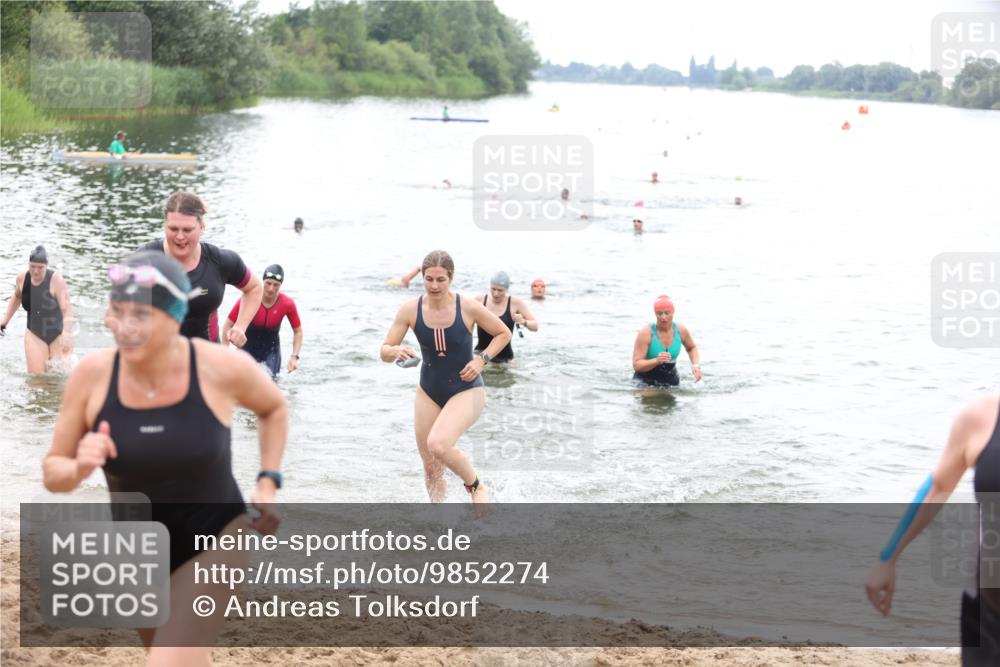 21.06.2026 - 29. Vierlanden-Triathlon Andreas Tolksdorf http://msf.ph/oto/9852274 21.06.2026 10:19:34 Schwimmen 498, 505, 523, 534, 548, 566, 579, 580, 581, 594, 603, 1357 meine-sportfotos.de