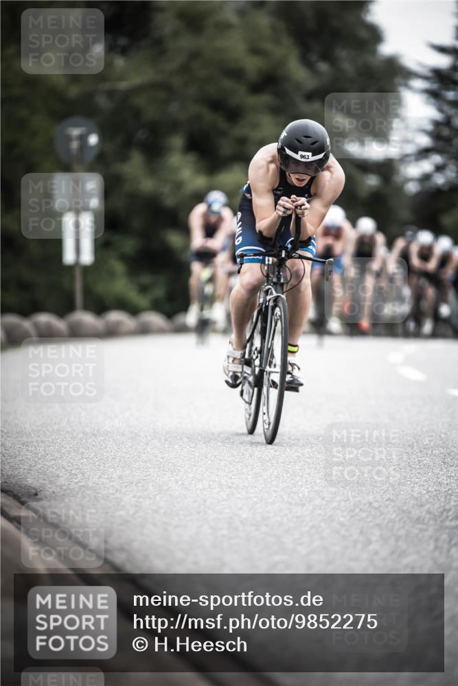 21.06.2026 - 29. Vierlanden-Triathlon H.Heesch http://msf.ph/oto/9852275 21.06.2026 12:06:07 Radfahren 248, 264, 706, 752, 829, 913, 919, 941, 954, 956, 957, 963, 965, 966, 972, 975 meine-sportfotos.de