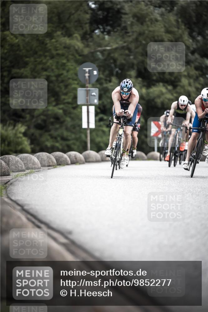 21.06.2026 - 29. Vierlanden-Triathlon H.Heesch http://msf.ph/oto/9852277 21.06.2026 12:06:08 Radfahren 248, 264, 706, 752, 829, 913, 919, 941, 954, 956, 957, 963, 965, 966, 972, 975 meine-sportfotos.de