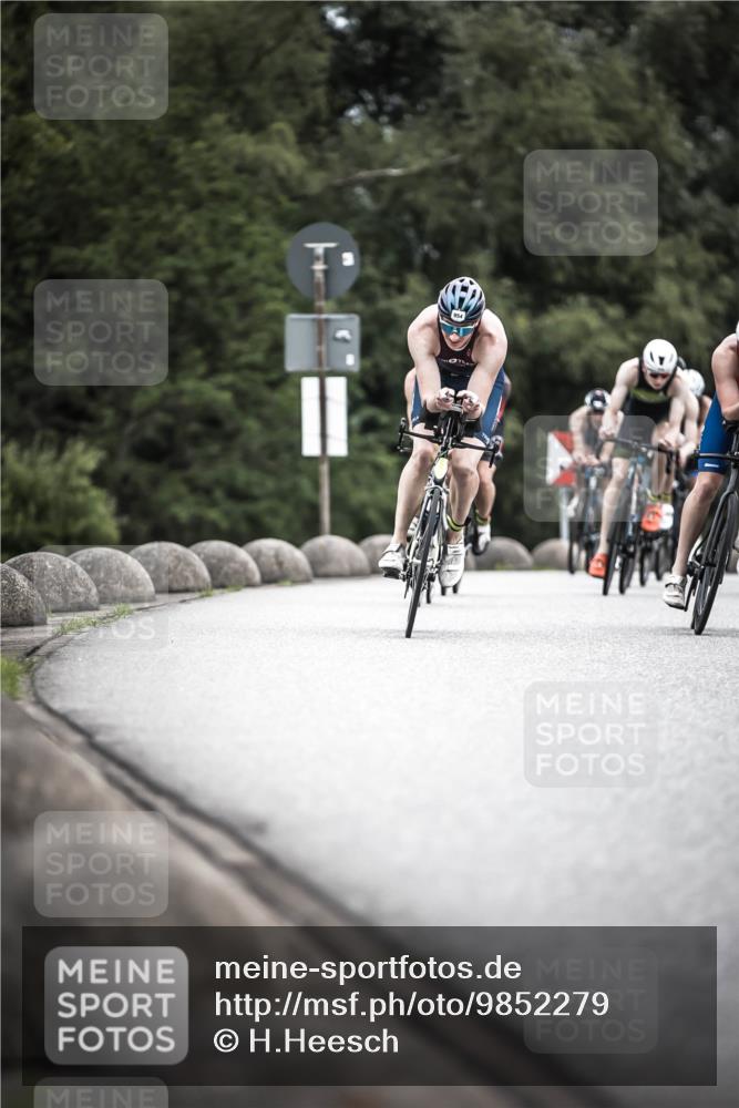 21.06.2026 - 29. Vierlanden-Triathlon H.Heesch http://msf.ph/oto/9852279 21.06.2026 12:06:08 Radfahren 248, 264, 706, 752, 829, 913, 919, 941, 954, 956, 957, 963, 965, 966, 972, 975 meine-sportfotos.de