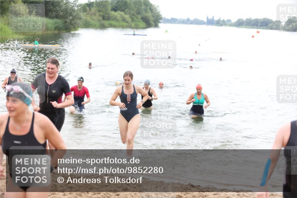 21.06.2026 - 29. Vierlanden-Triathlon Andreas Tolksdorf http://msf.ph/oto/9852280 21.06.2026 10:19:34 Schwimmen 498, 505, 523, 534, 548, 566, 579, 580, 581, 594, 603, 1357 meine-sportfotos.de