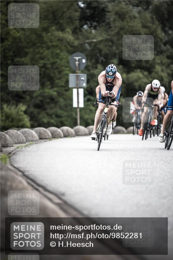 21.06.2026 - 29. Vierlanden-Triathlon H.Heesch http://msf.ph/oto/9852281 21.06.2026 12:06:08 Radfahren 248, 264, 706, 752, 829, 913, 919, 941, 954, 956, 957, 963, 965, 966, 972, 975 meine-sportfotos.de