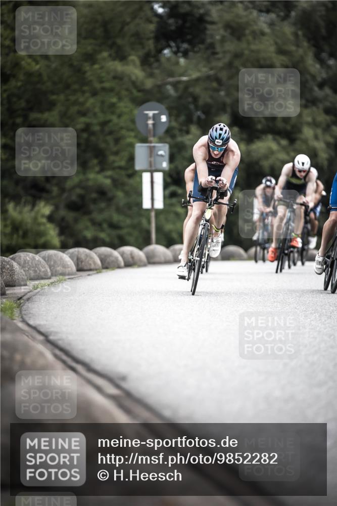 21.06.2026 - 29. Vierlanden-Triathlon H.Heesch http://msf.ph/oto/9852282 21.06.2026 12:06:08 Radfahren 248, 264, 706, 752, 829, 913, 919, 941, 954, 956, 957, 963, 965, 966, 972, 975 meine-sportfotos.de