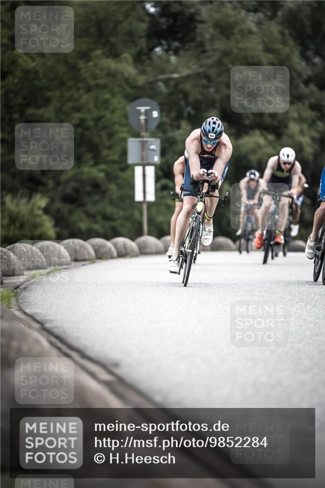 21.06.2026 - 29. Vierlanden-Triathlon H.Heesch http://msf.ph/oto/9852284 21.06.2026 12:06:08 Radfahren 248, 264, 706, 752, 829, 913, 919, 941, 954, 956, 957, 963, 965, 966, 972, 975 meine-sportfotos.de