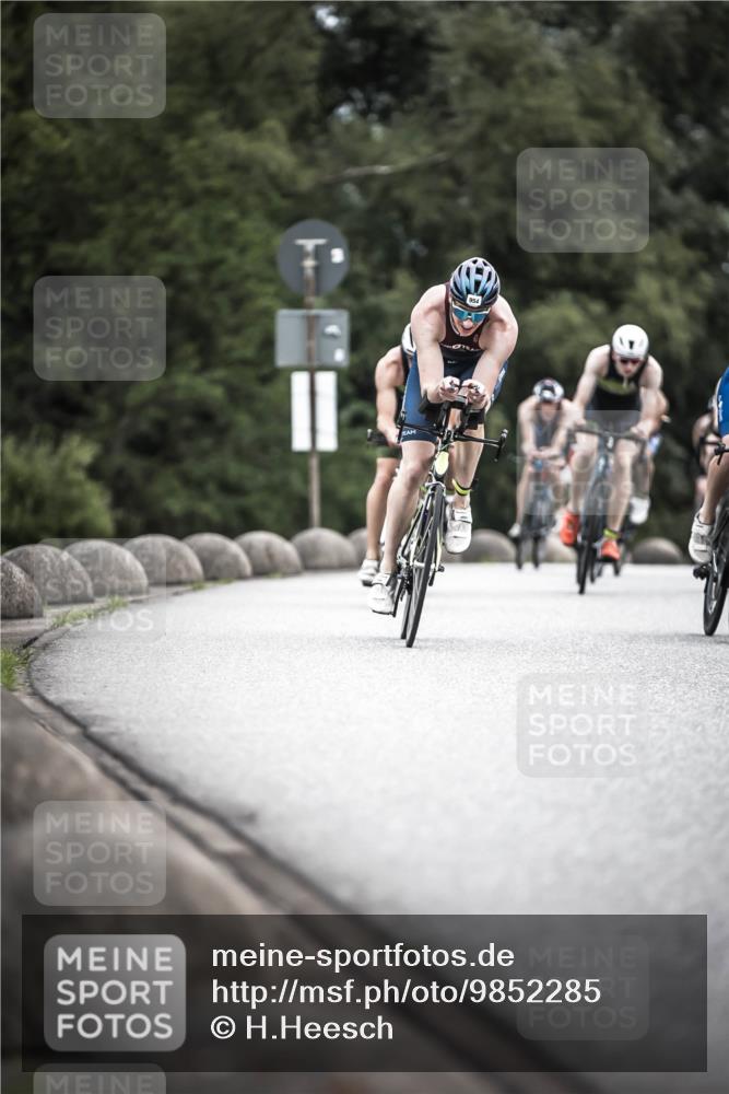 21.06.2026 - 29. Vierlanden-Triathlon H.Heesch http://msf.ph/oto/9852285 21.06.2026 12:06:08 Radfahren 248, 264, 706, 752, 829, 913, 919, 941, 954, 956, 957, 963, 965, 966, 972, 975 meine-sportfotos.de