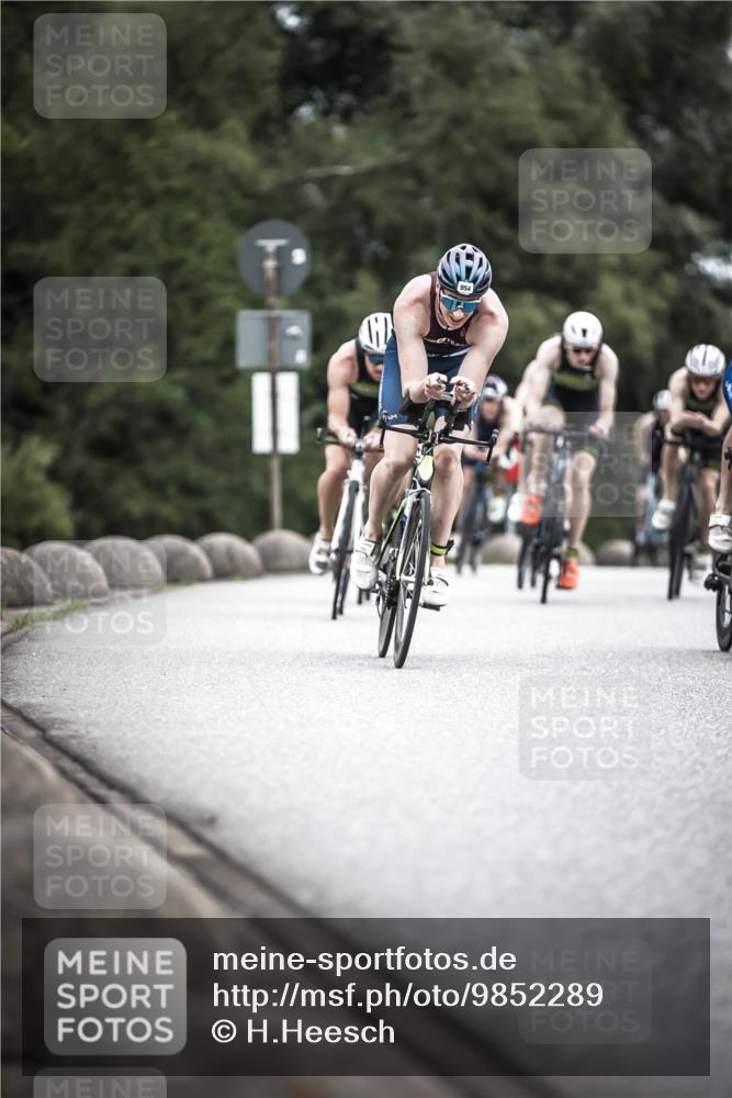 21.06.2026 - 29. Vierlanden-Triathlon H.Heesch http://msf.ph/oto/9852289 21.06.2026 12:06:08 Radfahren 248, 264, 706, 752, 829, 913, 919, 941, 954, 956, 957, 963, 965, 966, 972, 975 meine-sportfotos.de