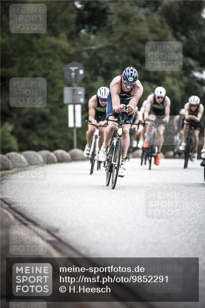 21.06.2026 - 29. Vierlanden-Triathlon H.Heesch http://msf.ph/oto/9852291 21.06.2026 12:06:08 Radfahren 248, 264, 706, 752, 829, 913, 919, 941, 954, 956, 957, 963, 965, 966, 972, 975 meine-sportfotos.de
