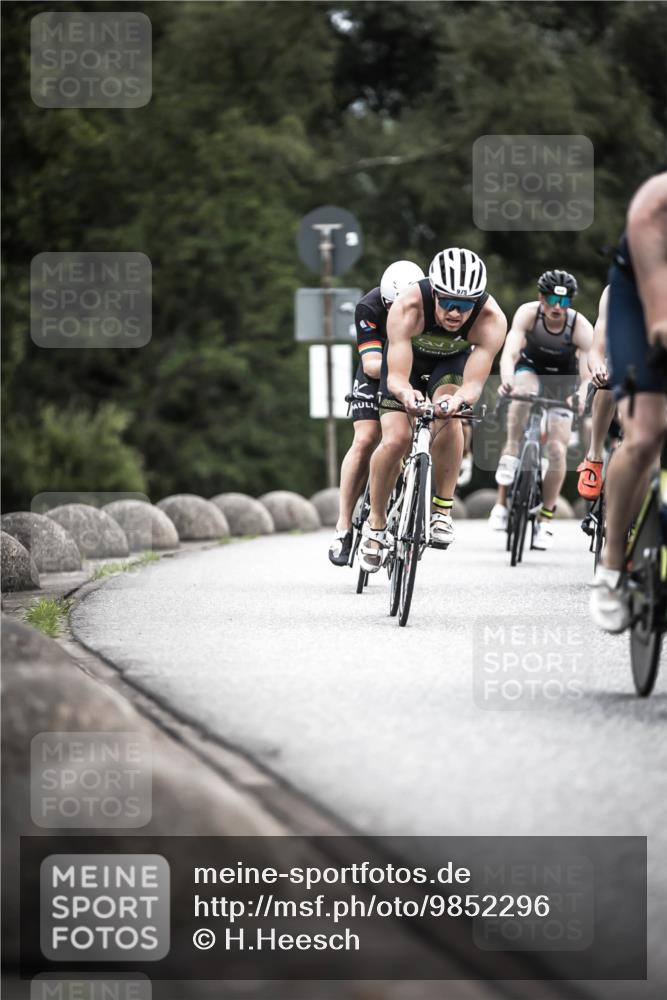 21.06.2026 - 29. Vierlanden-Triathlon H.Heesch http://msf.ph/oto/9852296 21.06.2026 12:06:09 Radfahren 248, 264, 706, 752, 829, 913, 919, 941, 954, 956, 957, 963, 965, 966, 972, 975 meine-sportfotos.de