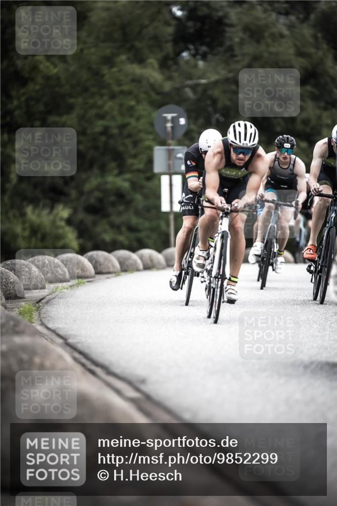 21.06.2026 - 29. Vierlanden-Triathlon H.Heesch http://msf.ph/oto/9852299 21.06.2026 12:06:09 Radfahren 248, 264, 706, 752, 829, 913, 919, 941, 954, 956, 957, 963, 965, 966, 972, 975 meine-sportfotos.de