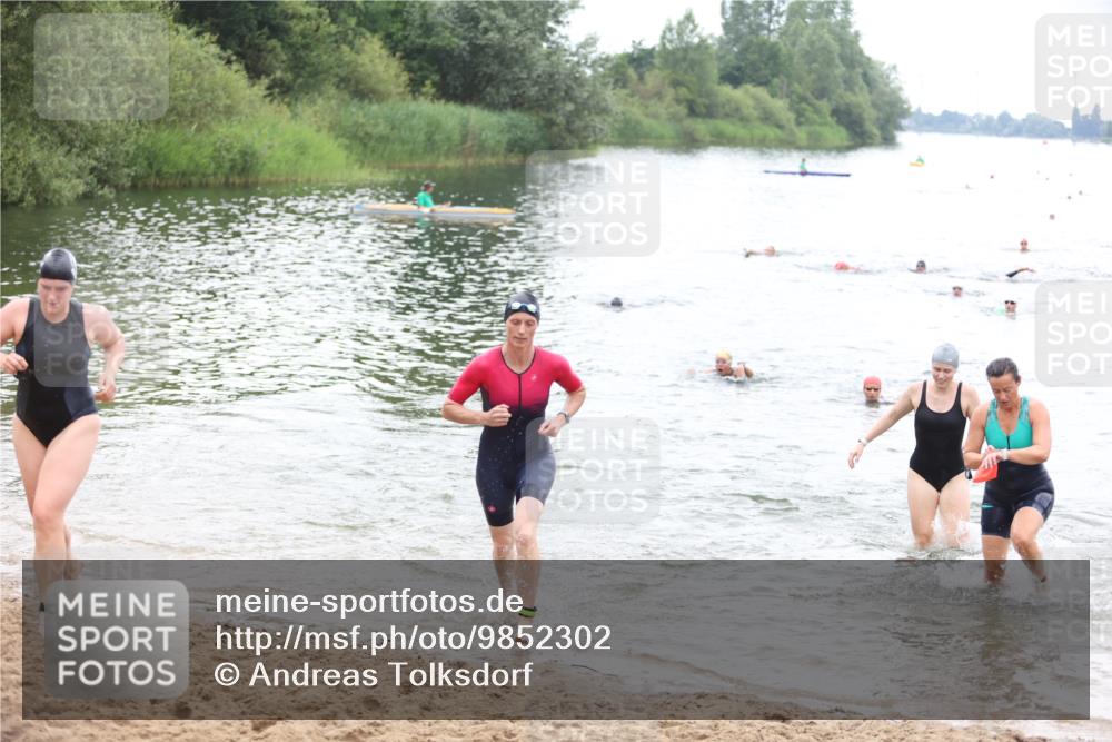 21.06.2026 - 29. Vierlanden-Triathlon Andreas Tolksdorf http://msf.ph/oto/9852302 21.06.2026 10:19:38 Schwimmen 498, 505, 523, 534, 579, 580, 581, 594, 1357 meine-sportfotos.de