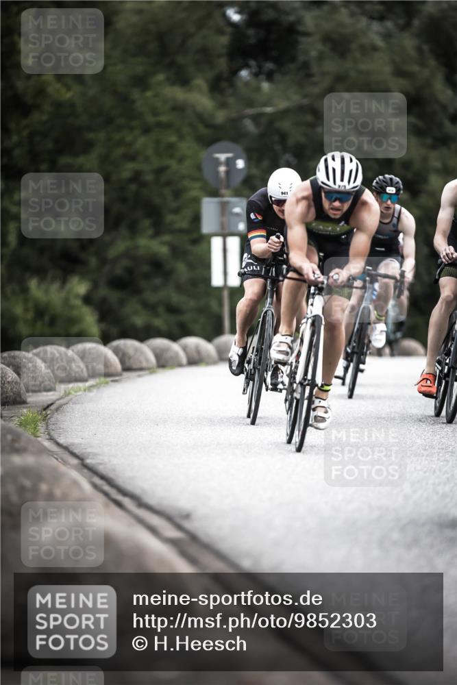 21.06.2026 - 29. Vierlanden-Triathlon H.Heesch http://msf.ph/oto/9852303 21.06.2026 12:06:09 Radfahren 248, 264, 706, 752, 829, 913, 919, 941, 954, 956, 957, 963, 965, 966, 972, 975 meine-sportfotos.de