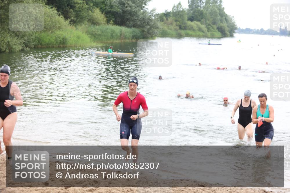 21.06.2026 - 29. Vierlanden-Triathlon Andreas Tolksdorf http://msf.ph/oto/9852307 21.06.2026 10:19:38 Schwimmen 498, 505, 523, 534, 579, 580, 581, 594, 1357 meine-sportfotos.de