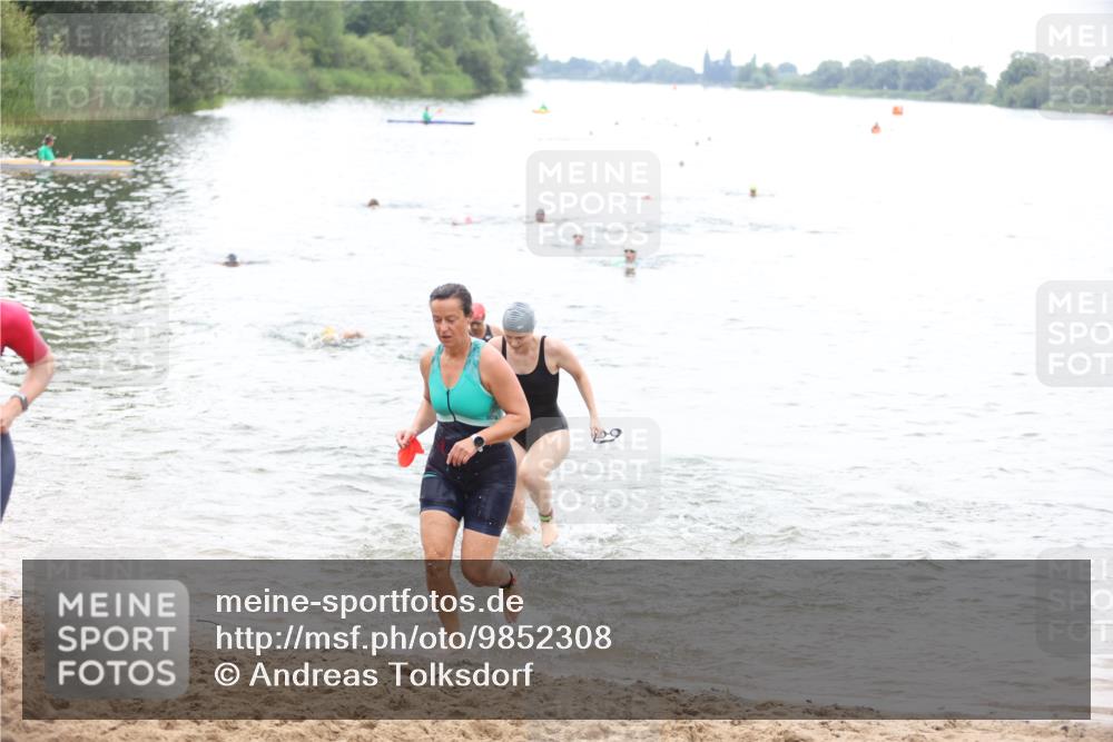 21.06.2026 - 29. Vierlanden-Triathlon Andreas Tolksdorf http://msf.ph/oto/9852308 21.06.2026 10:19:39 Schwimmen 498, 505, 523, 579, 581, 594, 1357 meine-sportfotos.de
