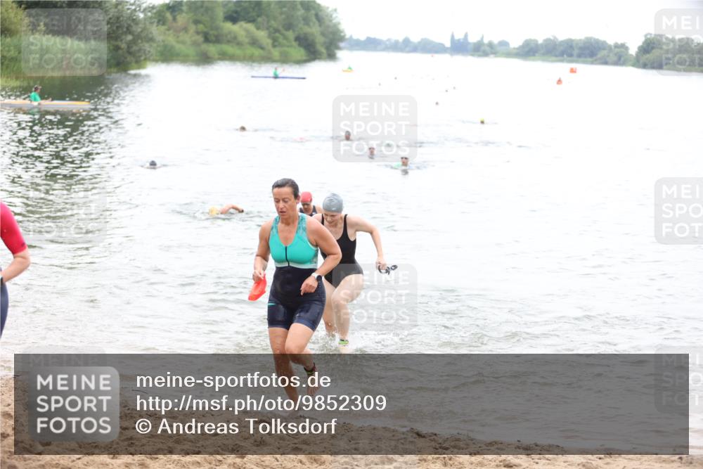 21.06.2026 - 29. Vierlanden-Triathlon Andreas Tolksdorf http://msf.ph/oto/9852309 21.06.2026 10:19:39 Schwimmen 498, 505, 523, 579, 581, 594, 1357 meine-sportfotos.de