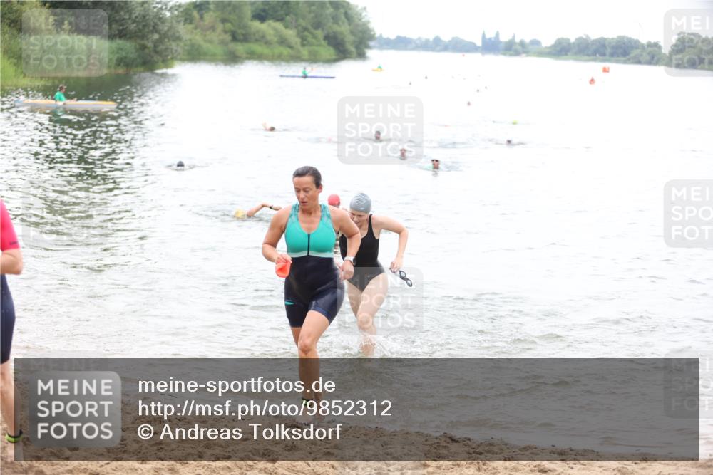 21.06.2026 - 29. Vierlanden-Triathlon Andreas Tolksdorf http://msf.ph/oto/9852312 21.06.2026 10:19:40 Schwimmen 498, 505, 523, 579, 581, 594, 1357 meine-sportfotos.de