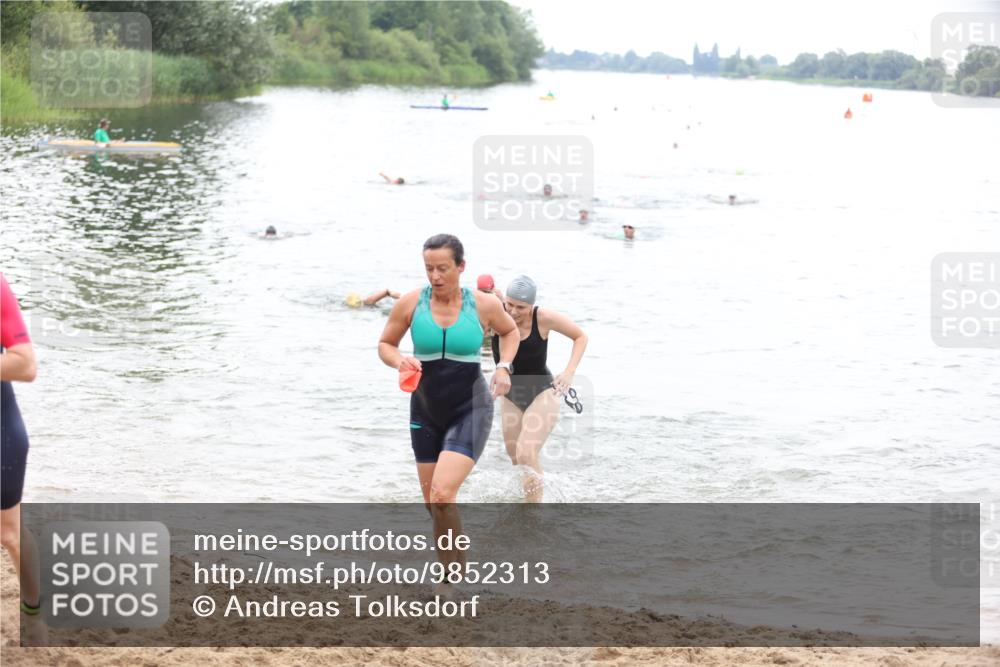 21.06.2026 - 29. Vierlanden-Triathlon Andreas Tolksdorf http://msf.ph/oto/9852313 21.06.2026 10:19:40 Schwimmen 498, 505, 523, 579, 581, 594, 1357 meine-sportfotos.de