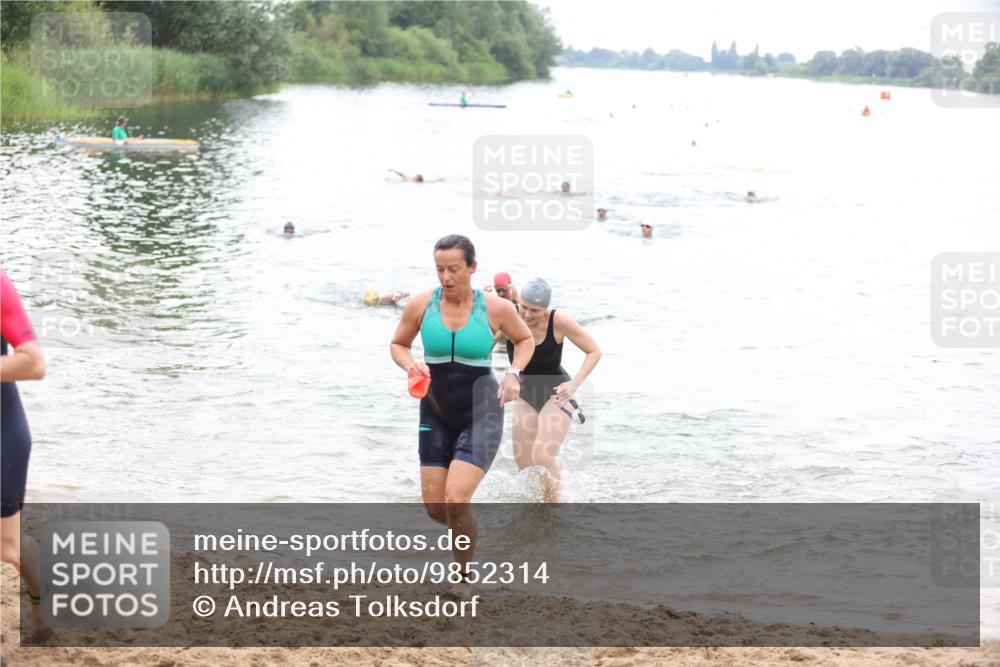 21.06.2026 - 29. Vierlanden-Triathlon Andreas Tolksdorf http://msf.ph/oto/9852314 21.06.2026 10:19:40 Schwimmen 498, 505, 523, 579, 581, 594, 1357 meine-sportfotos.de