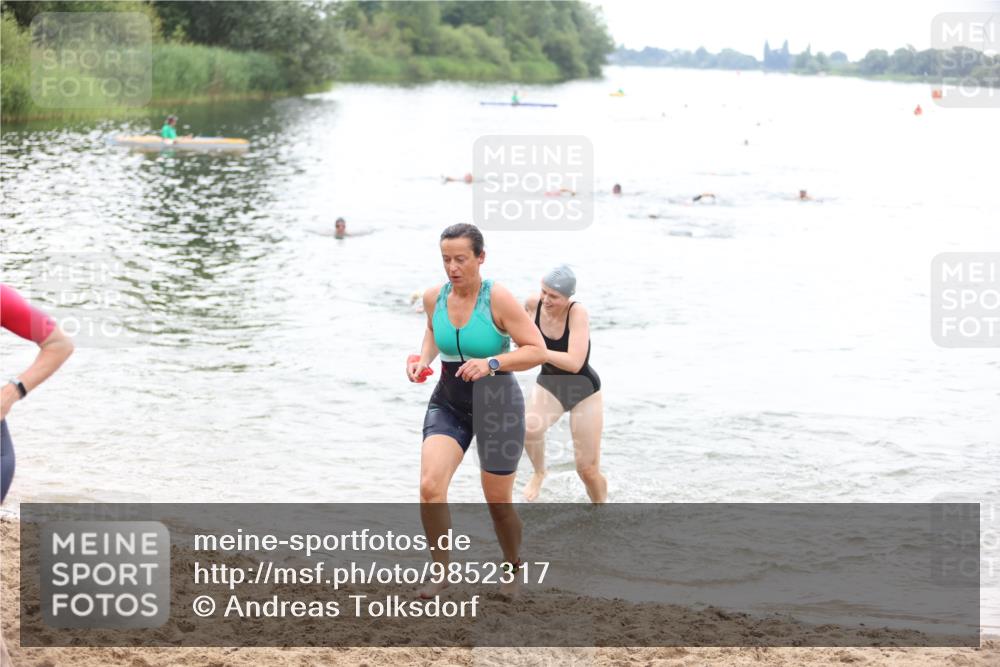 21.06.2026 - 29. Vierlanden-Triathlon Andreas Tolksdorf http://msf.ph/oto/9852317 21.06.2026 10:19:40 Schwimmen 498, 505, 523, 579, 581, 594, 1357 meine-sportfotos.de
