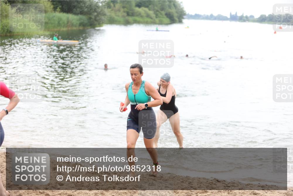 21.06.2026 - 29. Vierlanden-Triathlon Andreas Tolksdorf http://msf.ph/oto/9852318 21.06.2026 10:19:40 Schwimmen 498, 505, 523, 579, 581, 594, 1357 meine-sportfotos.de