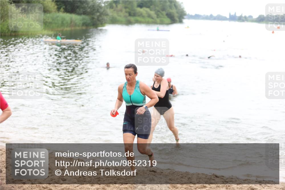 21.06.2026 - 29. Vierlanden-Triathlon Andreas Tolksdorf http://msf.ph/oto/9852319 21.06.2026 10:19:40 Schwimmen 498, 505, 523, 579, 581, 594, 1357 meine-sportfotos.de