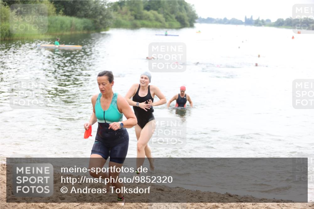 21.06.2026 - 29. Vierlanden-Triathlon Andreas Tolksdorf http://msf.ph/oto/9852320 21.06.2026 10:19:41 Schwimmen 498, 505, 523, 568, 579, 581, 586, 1357 meine-sportfotos.de