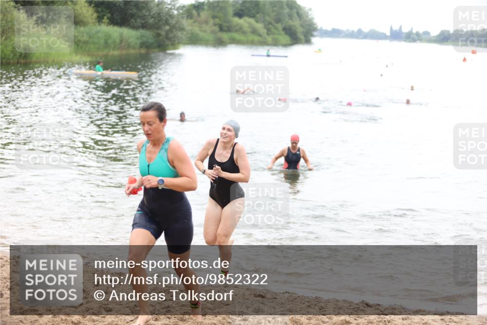 21.06.2026 - 29. Vierlanden-Triathlon Andreas Tolksdorf http://msf.ph/oto/9852322 21.06.2026 10:19:41 Schwimmen 498, 505, 523, 568, 579, 581, 586, 1357 meine-sportfotos.de