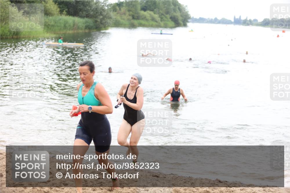 21.06.2026 - 29. Vierlanden-Triathlon Andreas Tolksdorf http://msf.ph/oto/9852323 21.06.2026 10:19:41 Schwimmen 498, 505, 523, 568, 579, 581, 586, 1357 meine-sportfotos.de