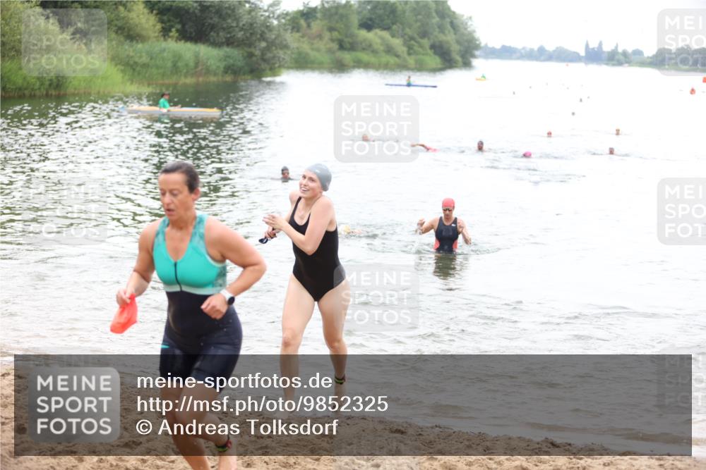 21.06.2026 - 29. Vierlanden-Triathlon Andreas Tolksdorf http://msf.ph/oto/9852325 21.06.2026 10:19:41 Schwimmen 498, 505, 523, 568, 579, 581, 586, 1357 meine-sportfotos.de