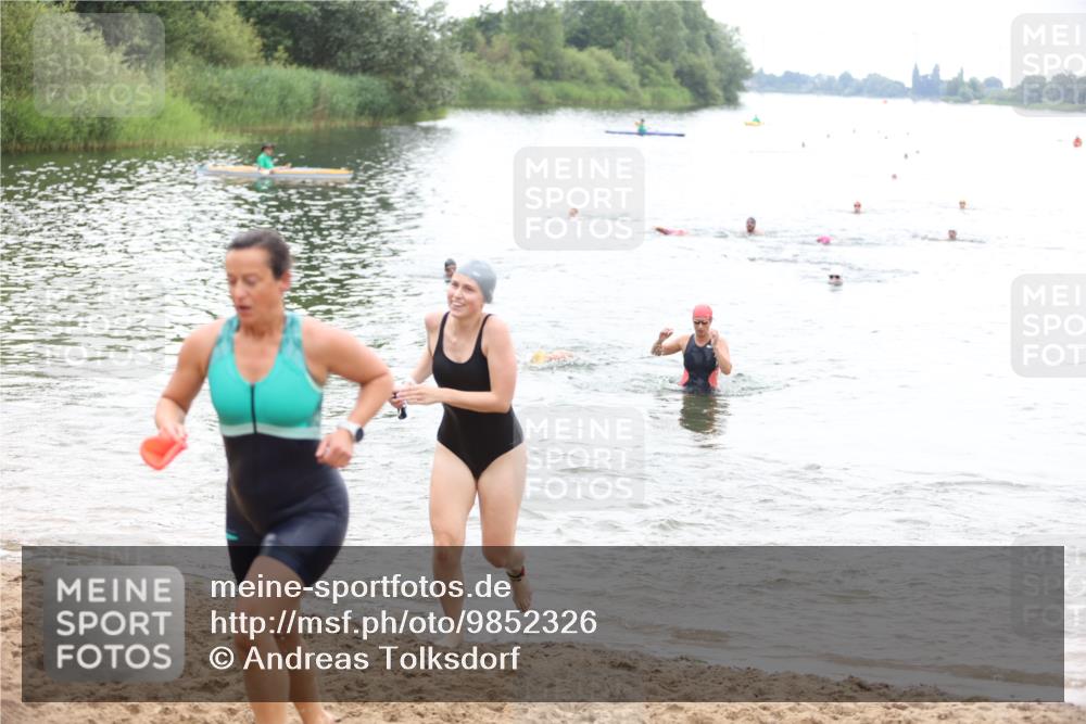 21.06.2026 - 29. Vierlanden-Triathlon Andreas Tolksdorf http://msf.ph/oto/9852326 21.06.2026 10:19:41 Schwimmen 498, 505, 523, 568, 579, 581, 586, 1357 meine-sportfotos.de