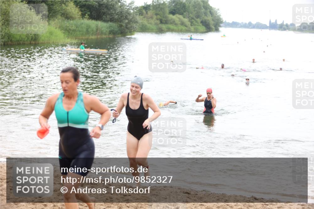 21.06.2026 - 29. Vierlanden-Triathlon Andreas Tolksdorf http://msf.ph/oto/9852327 21.06.2026 10:19:41 Schwimmen 498, 505, 523, 568, 579, 581, 586, 1357 meine-sportfotos.de