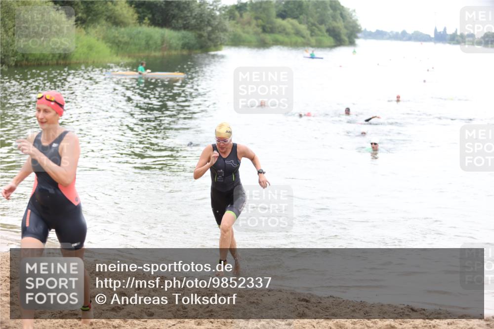 21.06.2026 - 29. Vierlanden-Triathlon Andreas Tolksdorf http://msf.ph/oto/9852337 21.06.2026 10:19:51 Schwimmen 314, 484, 568, 586 meine-sportfotos.de