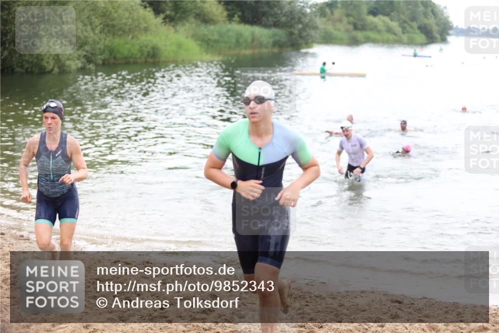 21.06.2026 - 29. Vierlanden-Triathlon Andreas Tolksdorf http://msf.ph/oto/9852343 21.06.2026 10:20:03 Schwimmen 304, 314, 484 meine-sportfotos.de