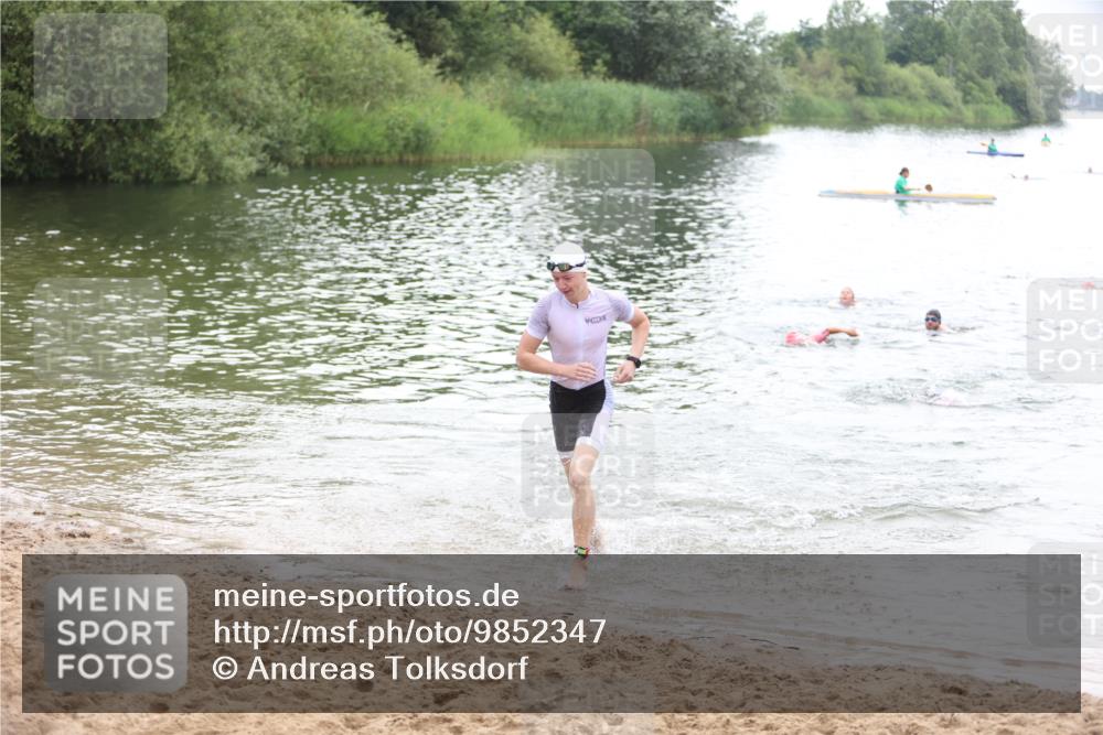 21.06.2026 - 29. Vierlanden-Triathlon Andreas Tolksdorf http://msf.ph/oto/9852347 21.06.2026 10:20:05 Schwimmen 304, 314, 484, 572 meine-sportfotos.de