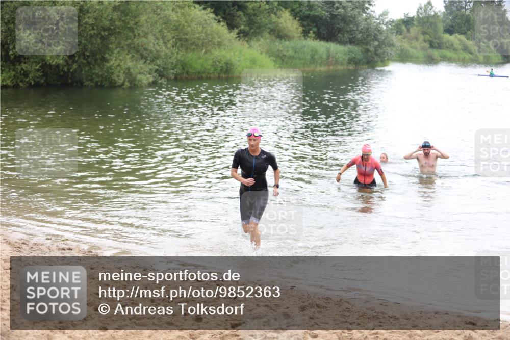 21.06.2026 - 29. Vierlanden-Triathlon Andreas Tolksdorf http://msf.ph/oto/9852363 21.06.2026 10:20:13 Schwimmen 366, 559, 572, 616 meine-sportfotos.de