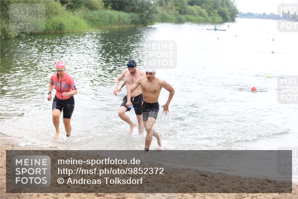 21.06.2026 - 29. Vierlanden-Triathlon Andreas Tolksdorf http://msf.ph/oto/9852372 21.06.2026 10:20:19 Schwimmen 366, 489, 559, 572, 616, 619 meine-sportfotos.de
