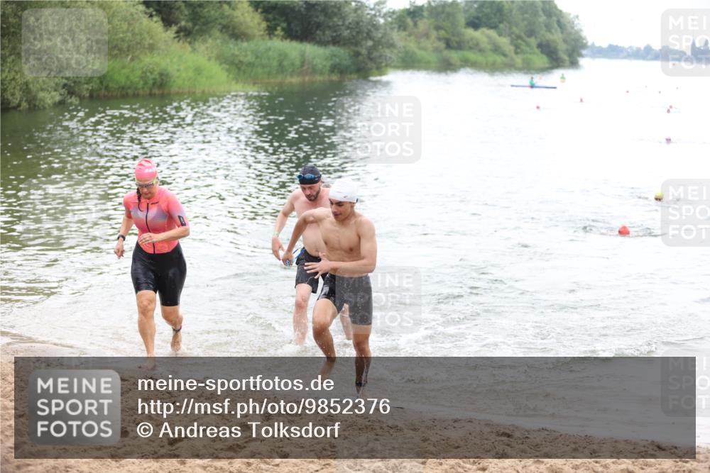 21.06.2026 - 29. Vierlanden-Triathlon Andreas Tolksdorf http://msf.ph/oto/9852376 21.06.2026 10:20:19 Schwimmen 366, 489, 559, 572, 616, 619 meine-sportfotos.de