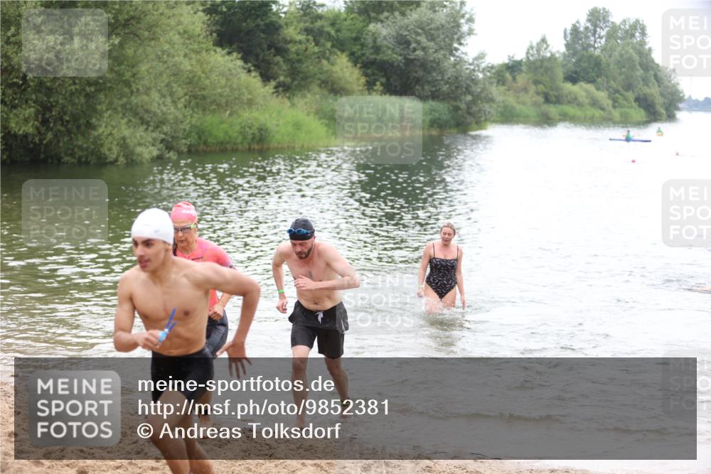 21.06.2026 - 29. Vierlanden-Triathlon Andreas Tolksdorf http://msf.ph/oto/9852381 21.06.2026 10:20:20 Schwimmen 366, 489, 559, 572, 616, 619 meine-sportfotos.de