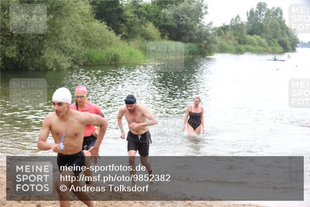 21.06.2026 - 29. Vierlanden-Triathlon Andreas Tolksdorf http://msf.ph/oto/9852382 21.06.2026 10:20:20 Schwimmen 366, 489, 559, 572, 616, 619 meine-sportfotos.de