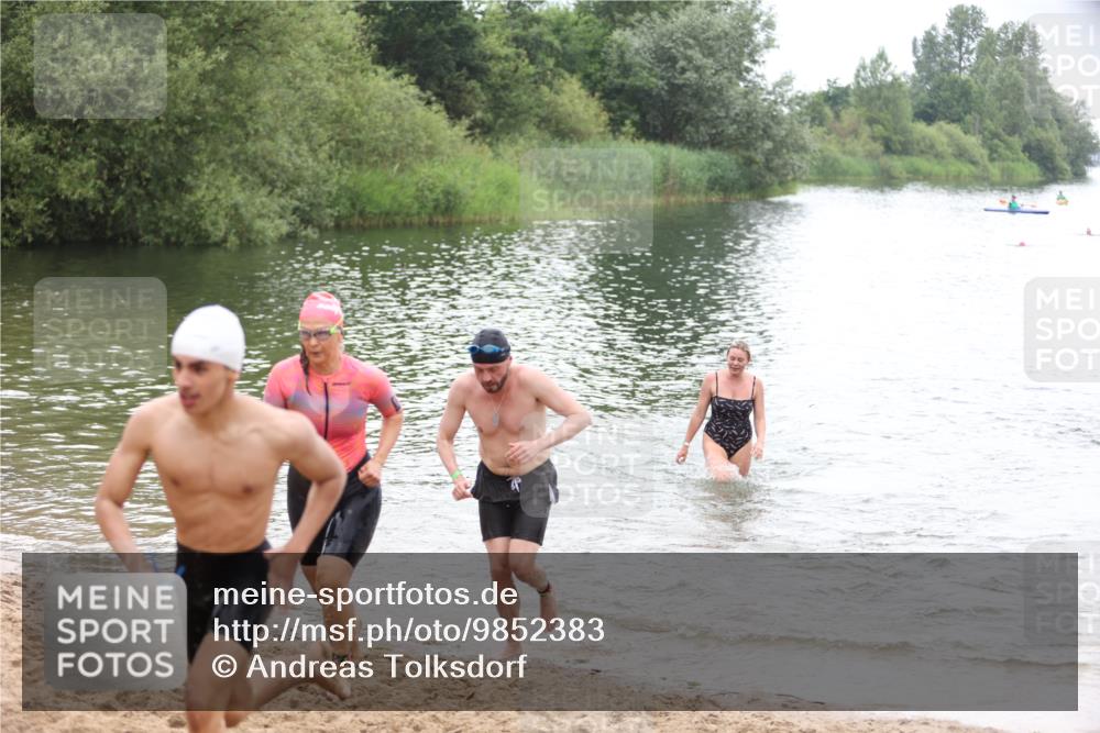 21.06.2026 - 29. Vierlanden-Triathlon Andreas Tolksdorf http://msf.ph/oto/9852383 21.06.2026 10:20:20 Schwimmen 366, 489, 559, 572, 616, 619 meine-sportfotos.de