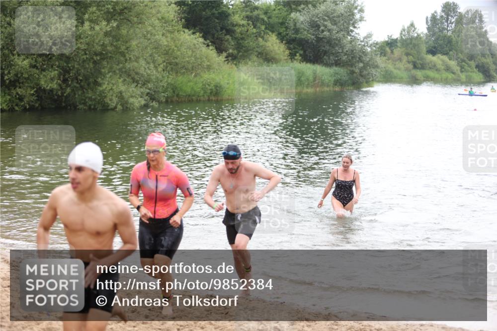 21.06.2026 - 29. Vierlanden-Triathlon Andreas Tolksdorf http://msf.ph/oto/9852384 21.06.2026 10:20:20 Schwimmen 366, 489, 559, 572, 616, 619 meine-sportfotos.de
