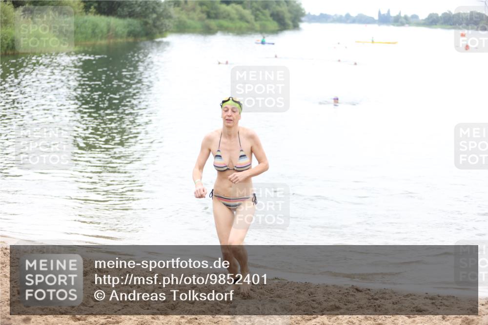21.06.2026 - 29. Vierlanden-Triathlon Andreas Tolksdorf http://msf.ph/oto/9852401 21.06.2026 10:20:40 Schwimmen 612 meine-sportfotos.de